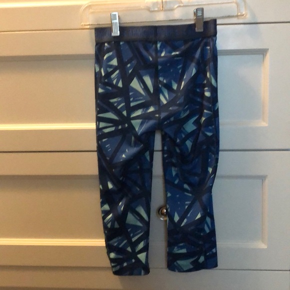 Under Armour Girls’ Cropped Leggings - Picture 2 of 3